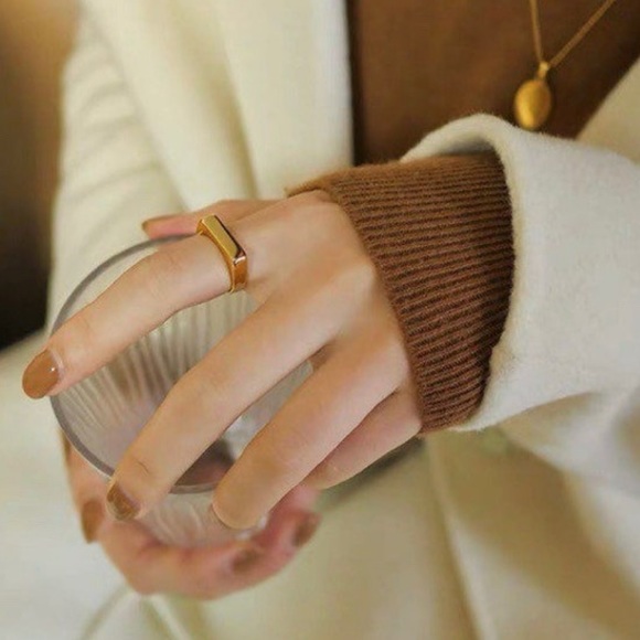 18K Gold Plated Minimalistic Bar Ring - Picture 2 of 9